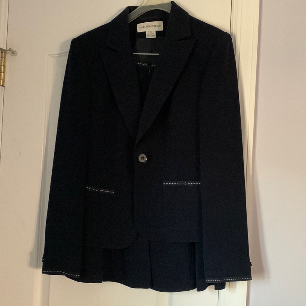 Jones New York navy skirt suit set